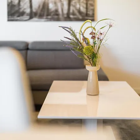 Lv 6-zimmer-apartment, 177 Qm, Balkon, Hbf Apartment