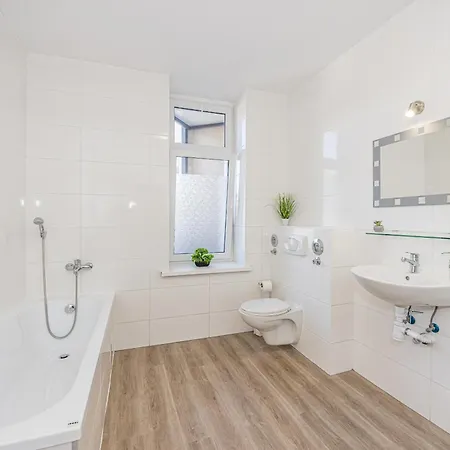 Lv 6-zimmer-apartment, 177 Qm, Balkon, Hbf * Halle (Saale)