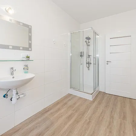 Apartment Lv 6-zimmer-apartment, 177 Qm, Balkon, Hbf Halle (Saale)