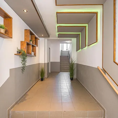 Apartment Lv 6-zimmer-apartment, 177 Qm, Balkon, Hbf Halle (Saale)